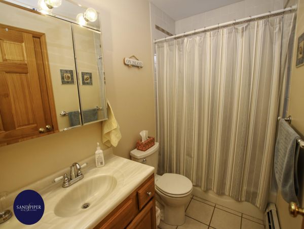 Cape Cod Home 995023