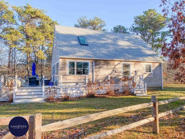 Cape Cod Home 995024