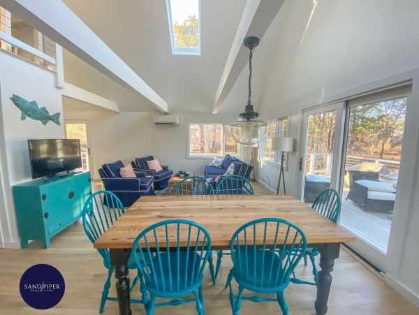 Cape Cod Home 995024