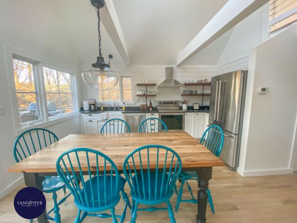 Cape Cod Home 995024