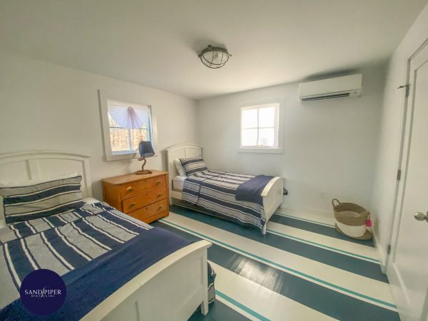 Cape Cod Home 995024