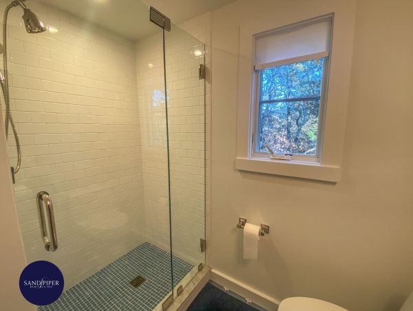 Cape Cod Home 995024