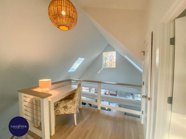 Cape Cod Home 995024