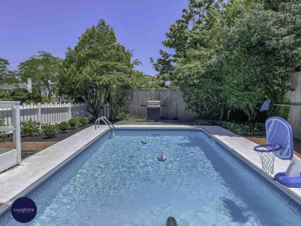 Cape Cod Home 995025