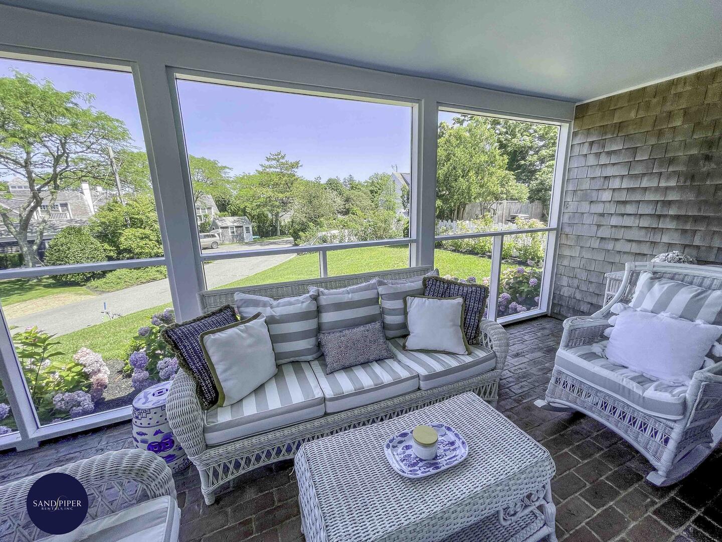Cape Cod Home 995025
