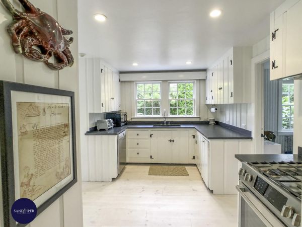 Cape Cod Home 995025