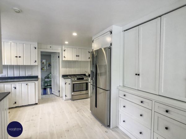 Cape Cod Home 995025