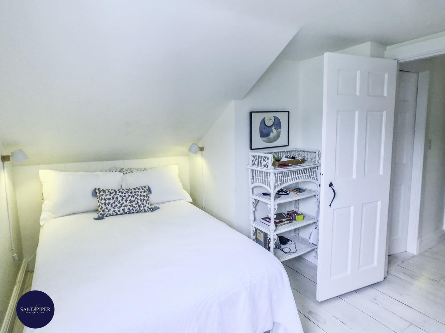 Cape Cod Home 995025