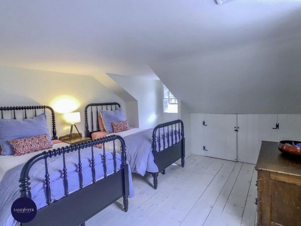 Cape Cod Home 995025