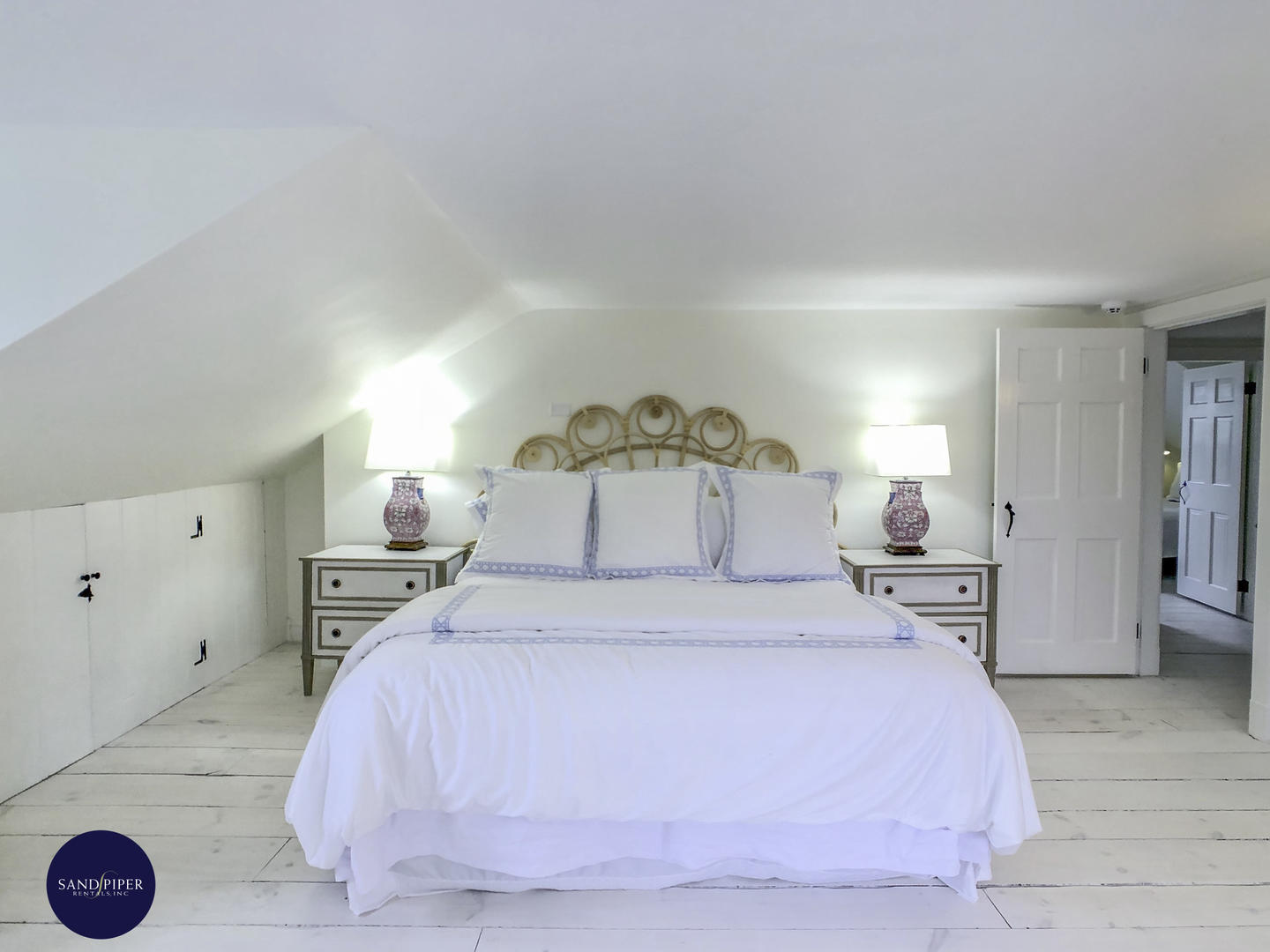 Cape Cod Home 995025