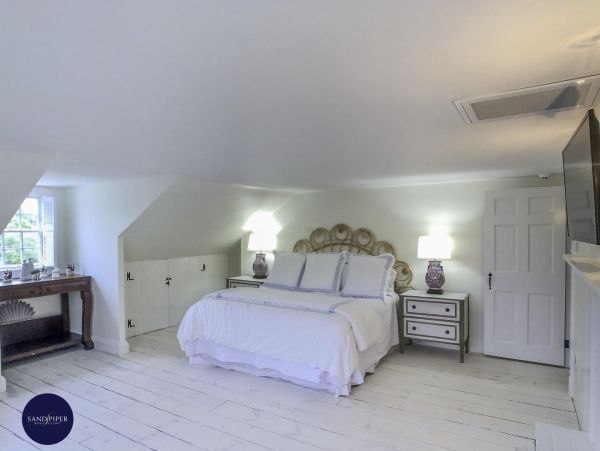 Cape Cod Home 995025