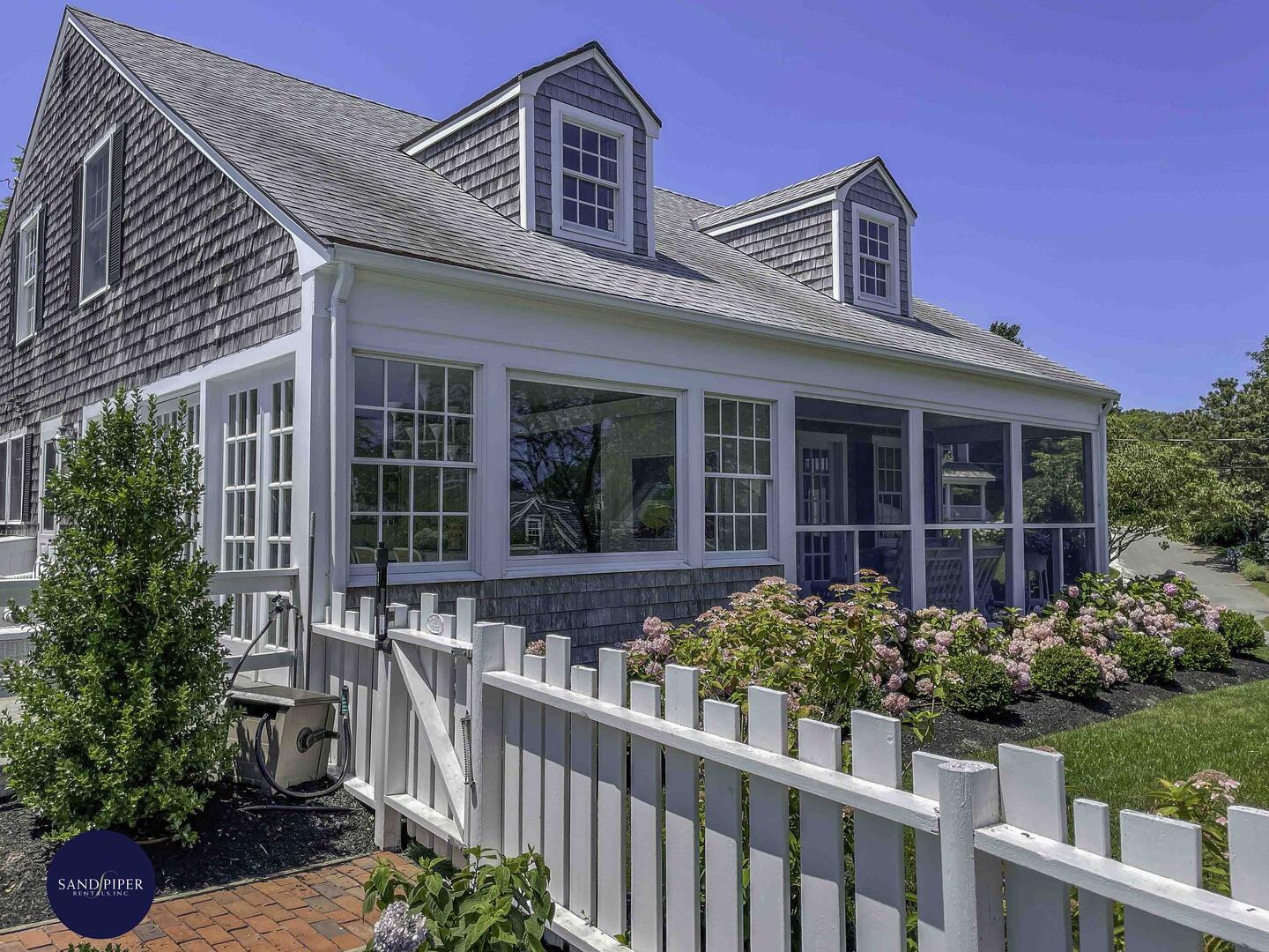 Cape Cod Home 995025