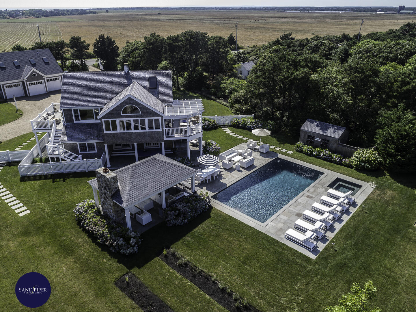 Cape Cod Home 995026
