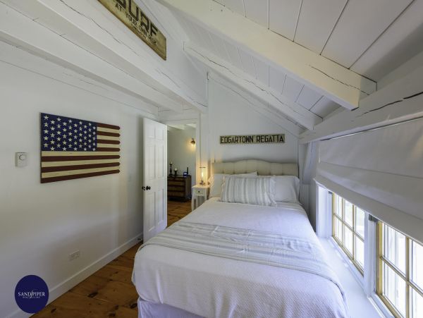 Cape Cod Home 995026