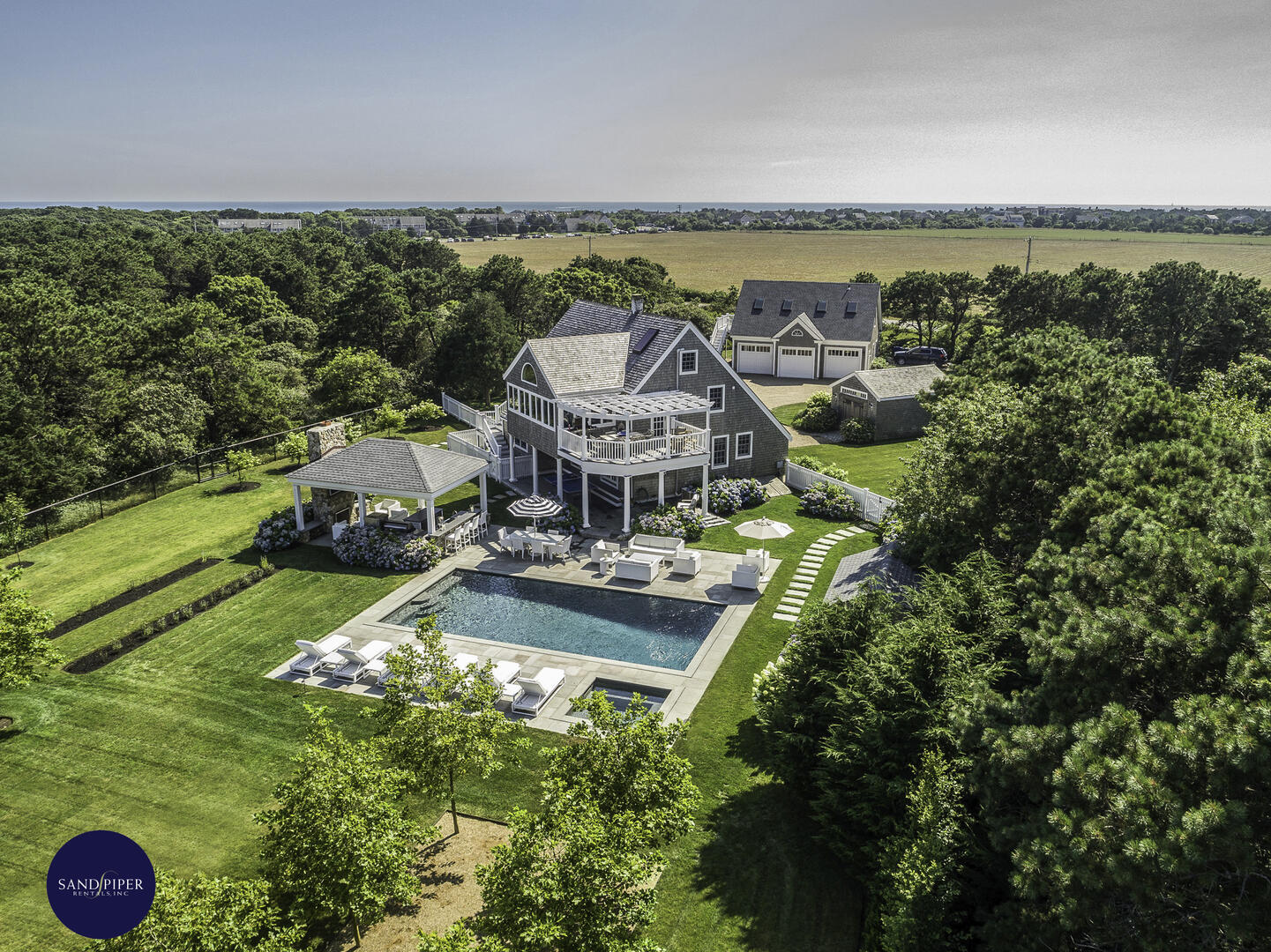 Cape Cod Home 995026
