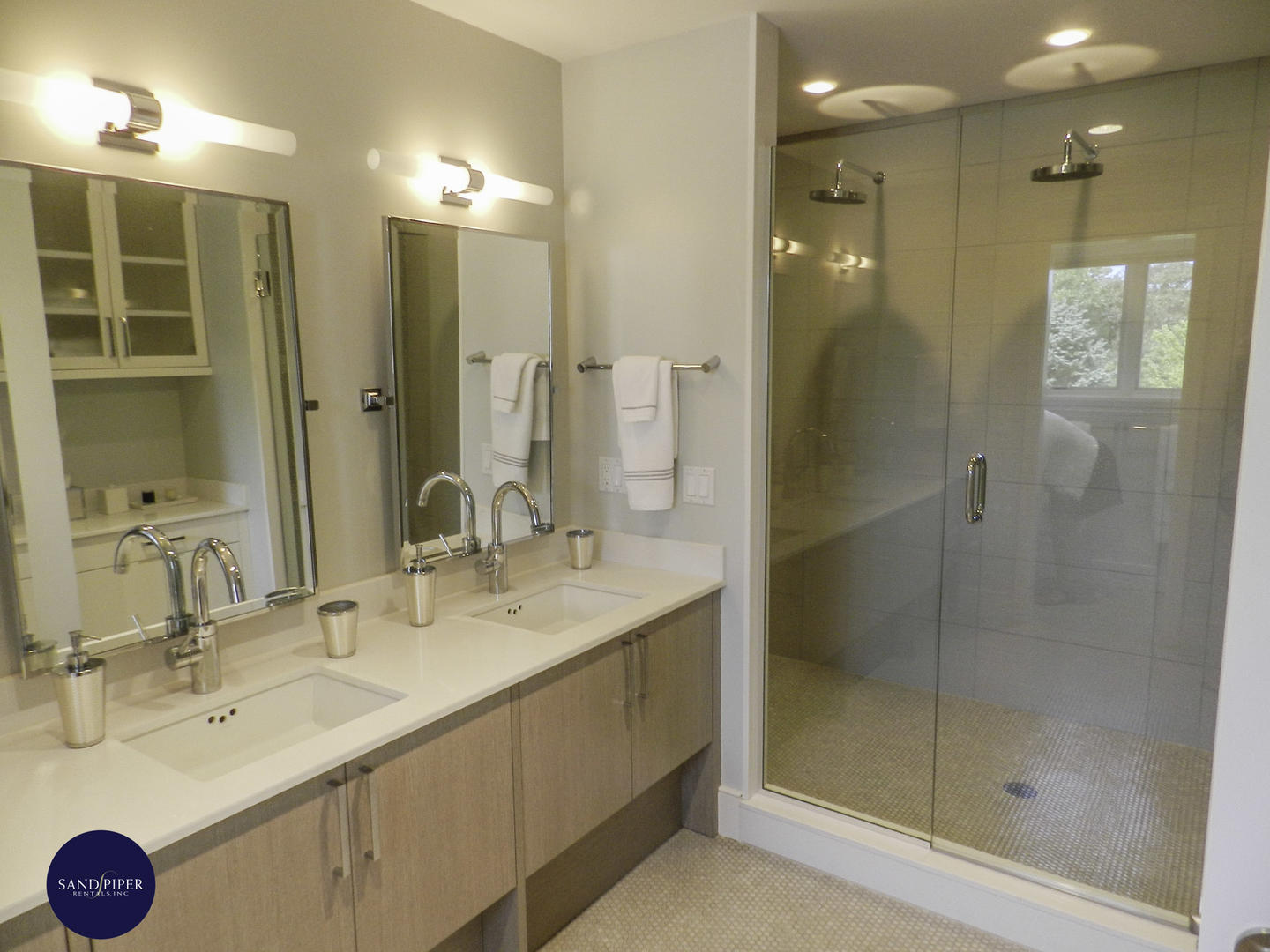 Cape Cod Home 995027