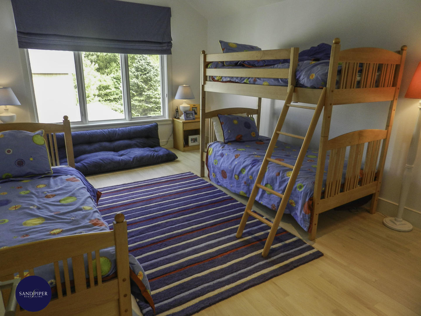 Cape Cod Home 995027