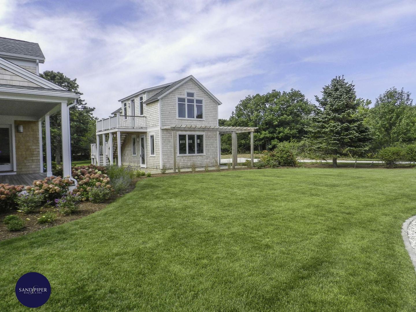 Cape Cod Home 995027
