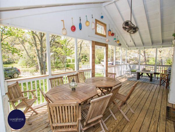 Cape Cod Home 995028