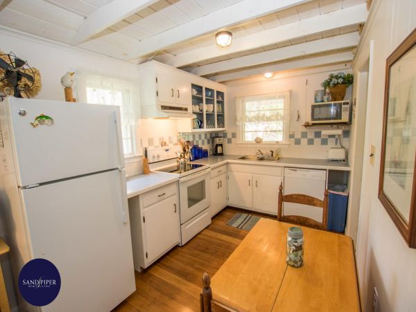 Cape Cod Home 995028