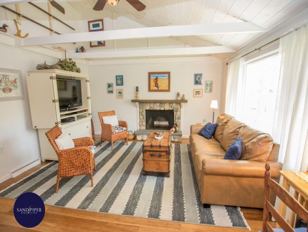 Cape Cod Home 995028
