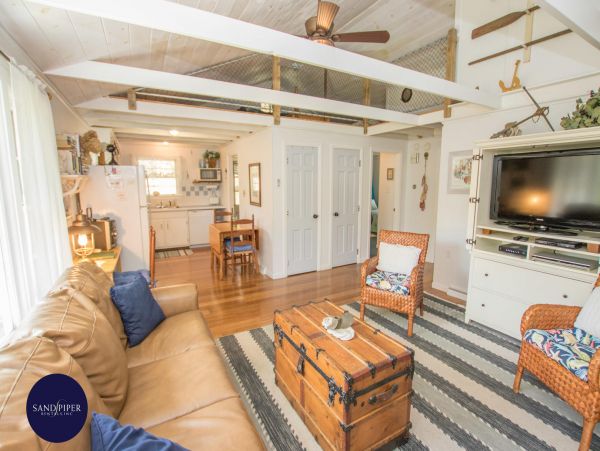 Cape Cod Home 995028