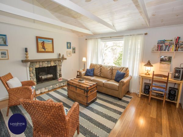 Cape Cod Home 995028