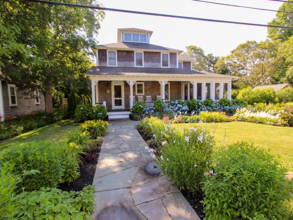 Cape Cod Home 995030