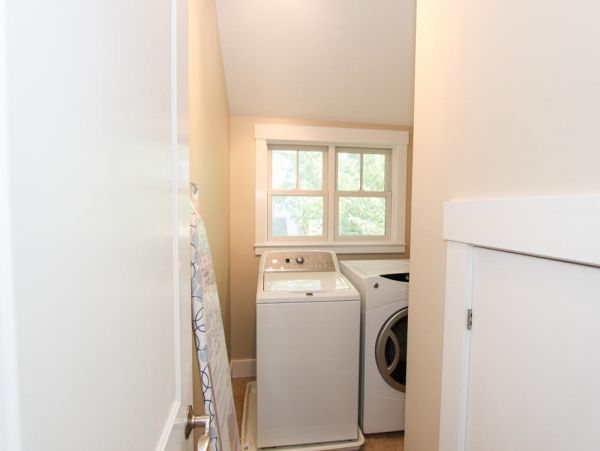 Cape Cod Home 995030