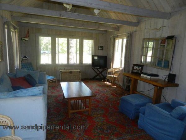 Cape Cod Home 995032