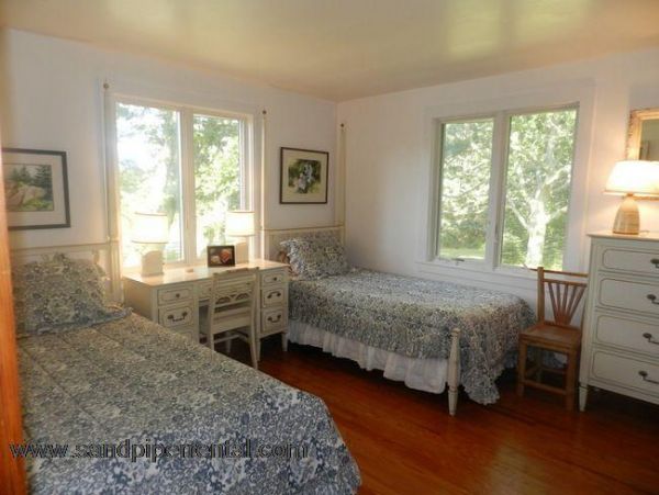 Cape Cod Home 995032