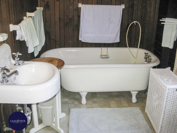 Cape Cod Home 995033