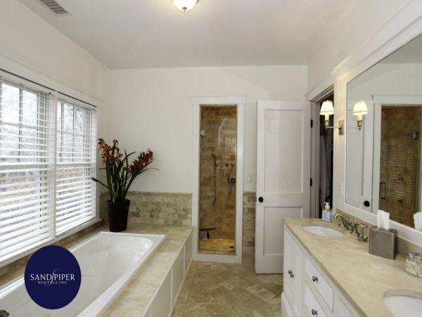 Cape Cod Home 995034