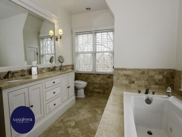 Cape Cod Home 995034