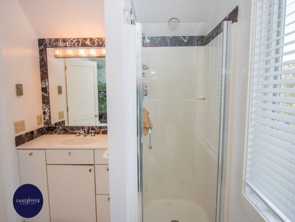 Cape Cod Home 995035