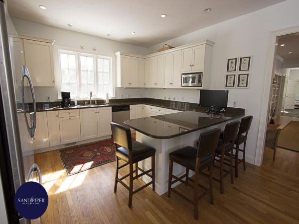 Cape Cod Home 995036