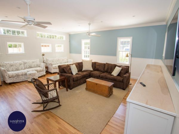 Cape Cod Home 995036
