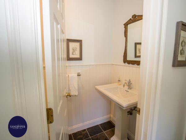 Cape Cod Home 995036