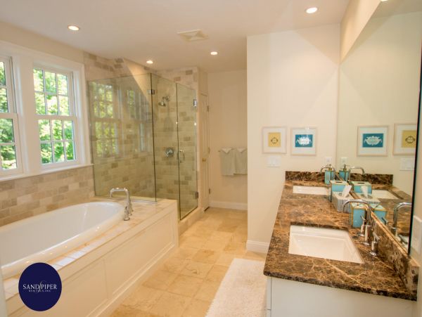 Cape Cod Home 995036