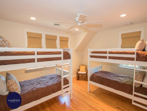 Cape Cod Home 995036
