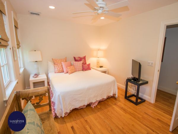 Cape Cod Home 995036