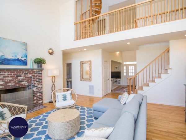 Cape Cod Home 995038