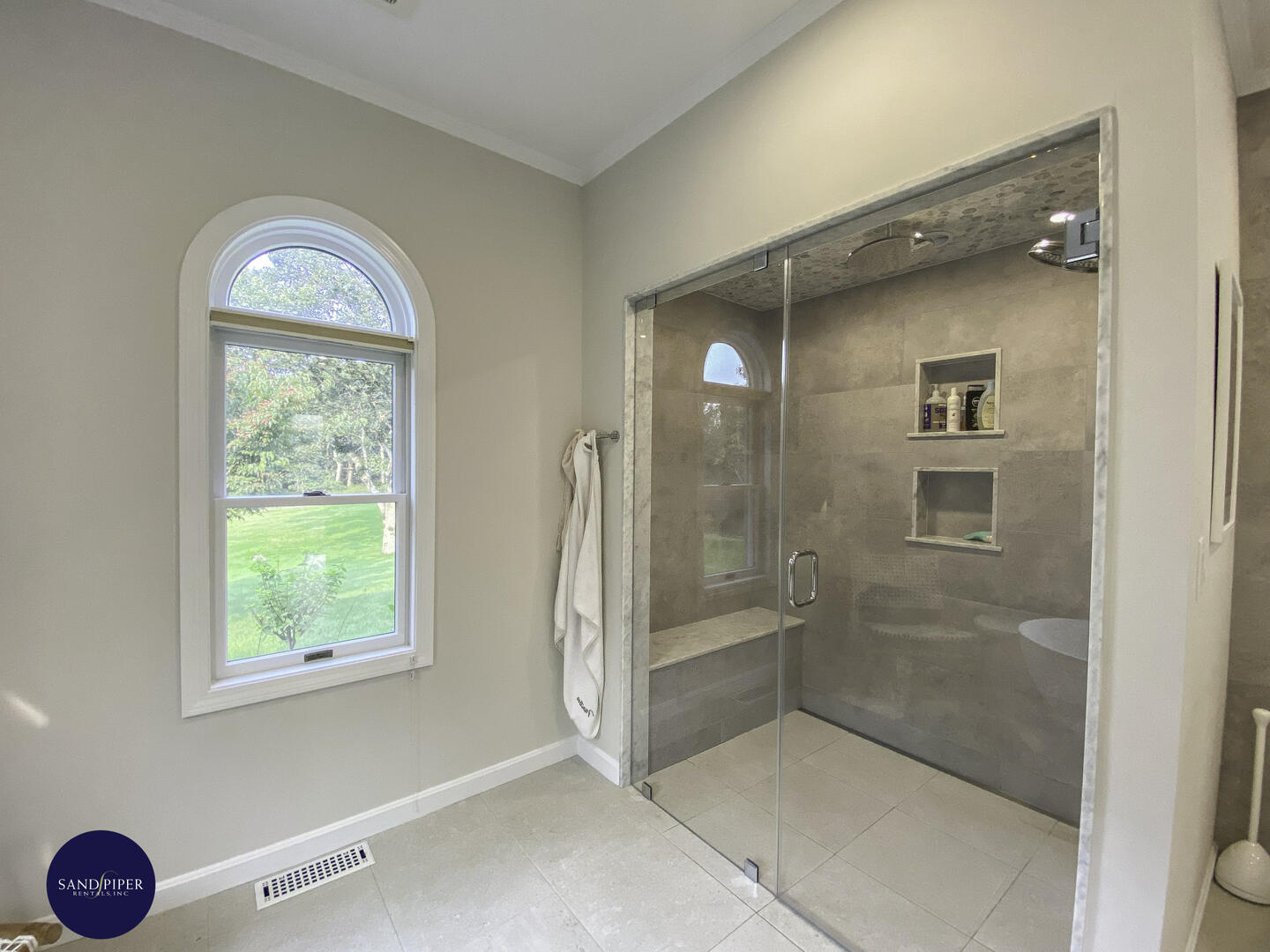 Cape Cod Home 995038