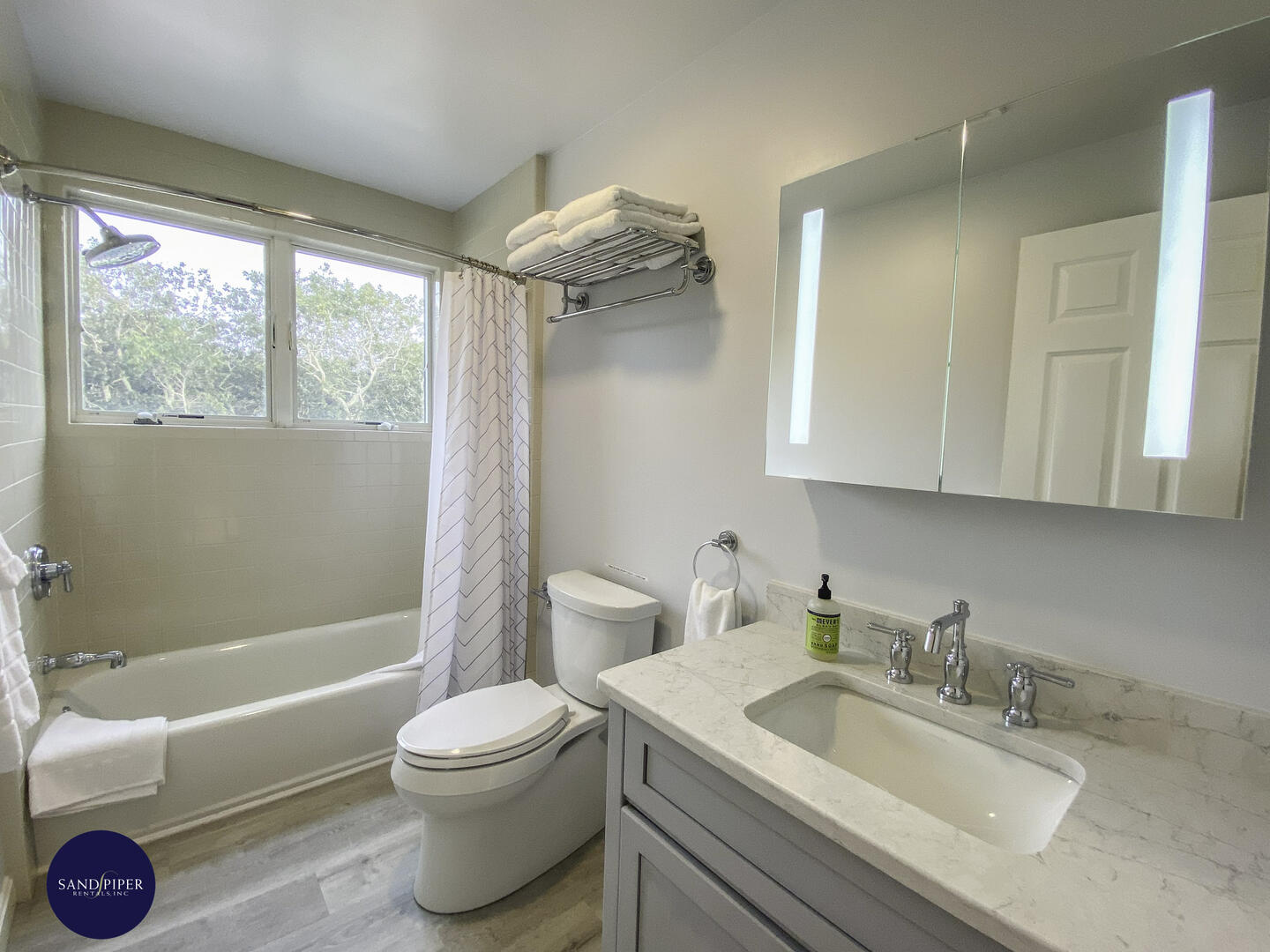 Cape Cod Home 995038