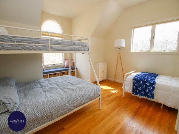 Cape Cod Home 995038