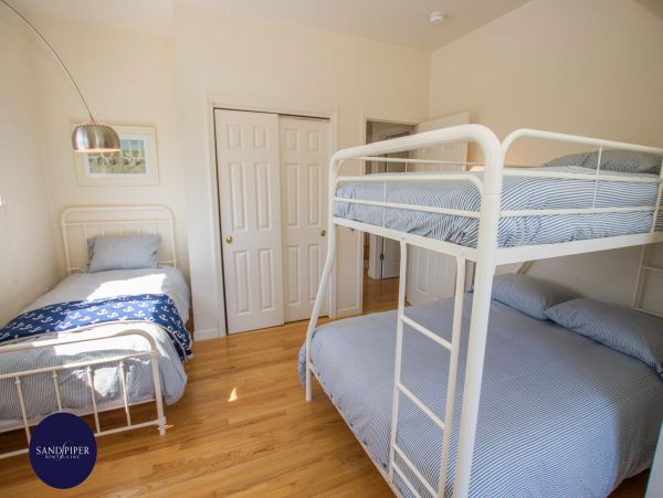 Cape Cod Home 995038