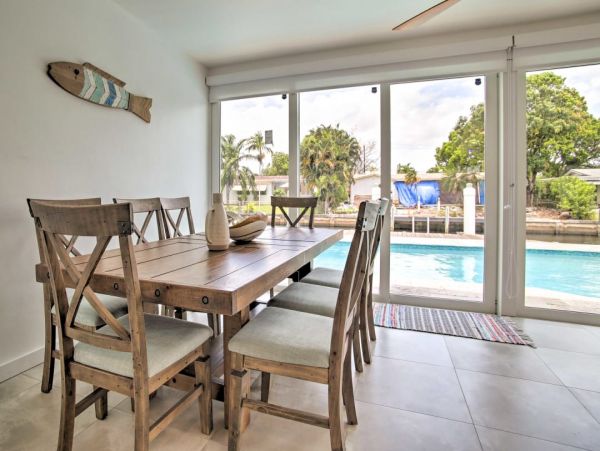 Beautiful Hollywood FL Vacation Home Private Pool & Dock