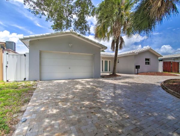 Beautiful Hollywood FL Vacation Home Private Pool & Dock