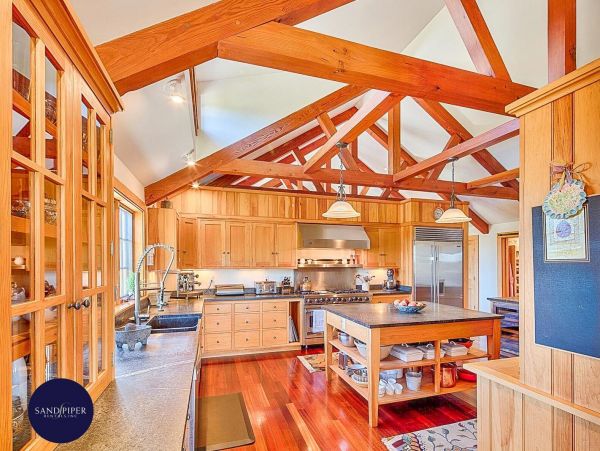 Cape Cod Home 995040