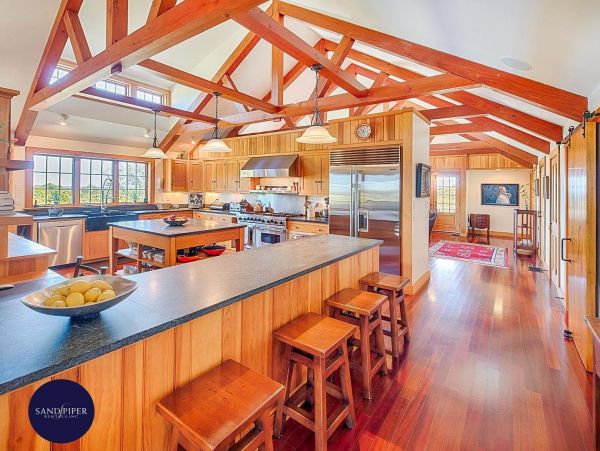 Cape Cod Home 995040